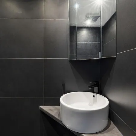 Show Time Apartment Paris