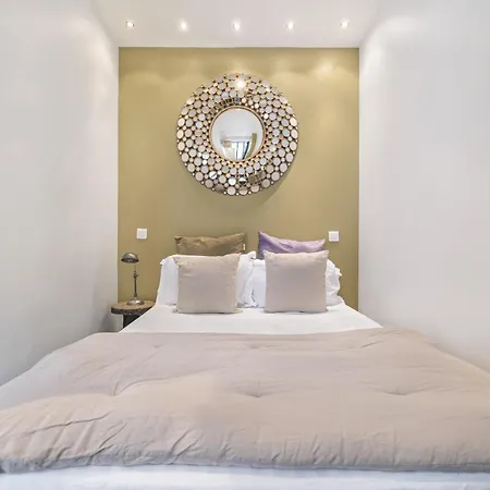 Show Time Apartment Paris